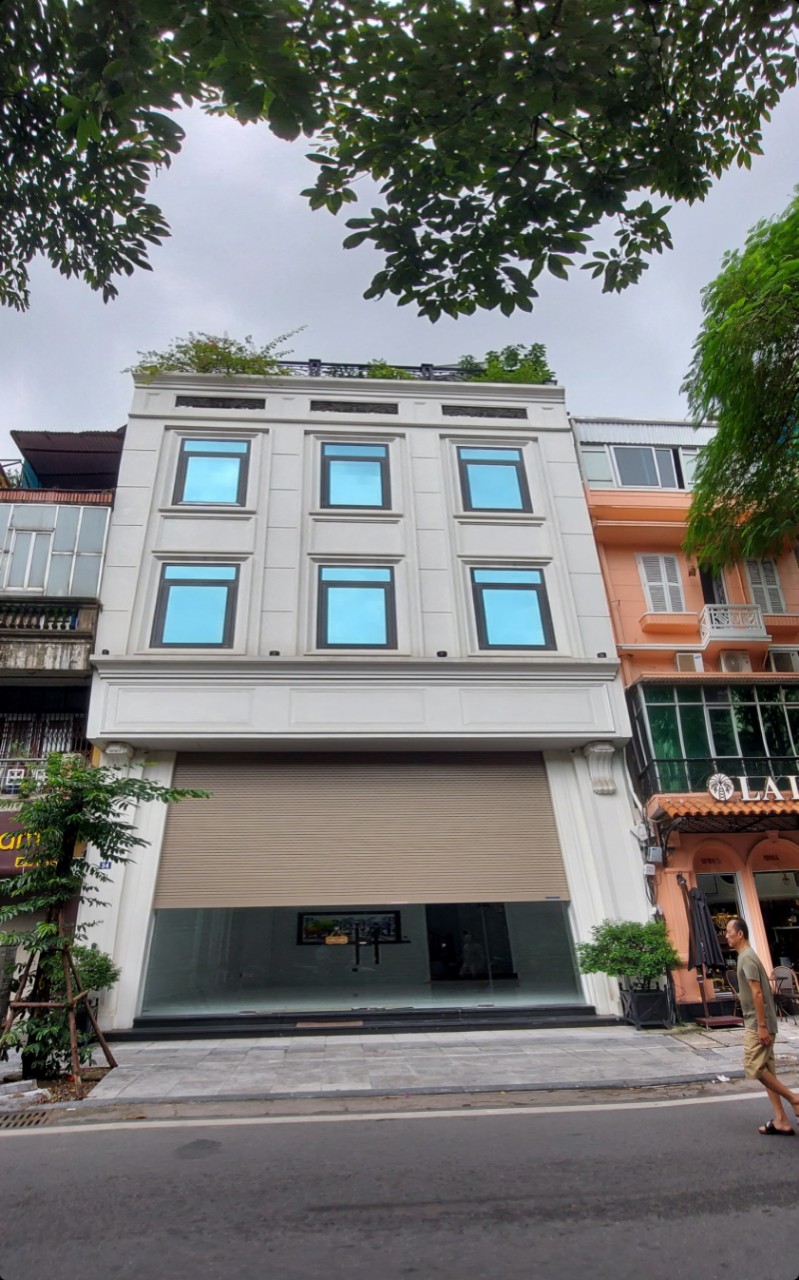 Bán Nhà Mặt Phố Lạc Long Quân - Cầu Giấy, 150m2, 4 Tầng, MT Khủng, Nở Hậu, Kinh Doanh, GIÁ ~55.5 tỷ