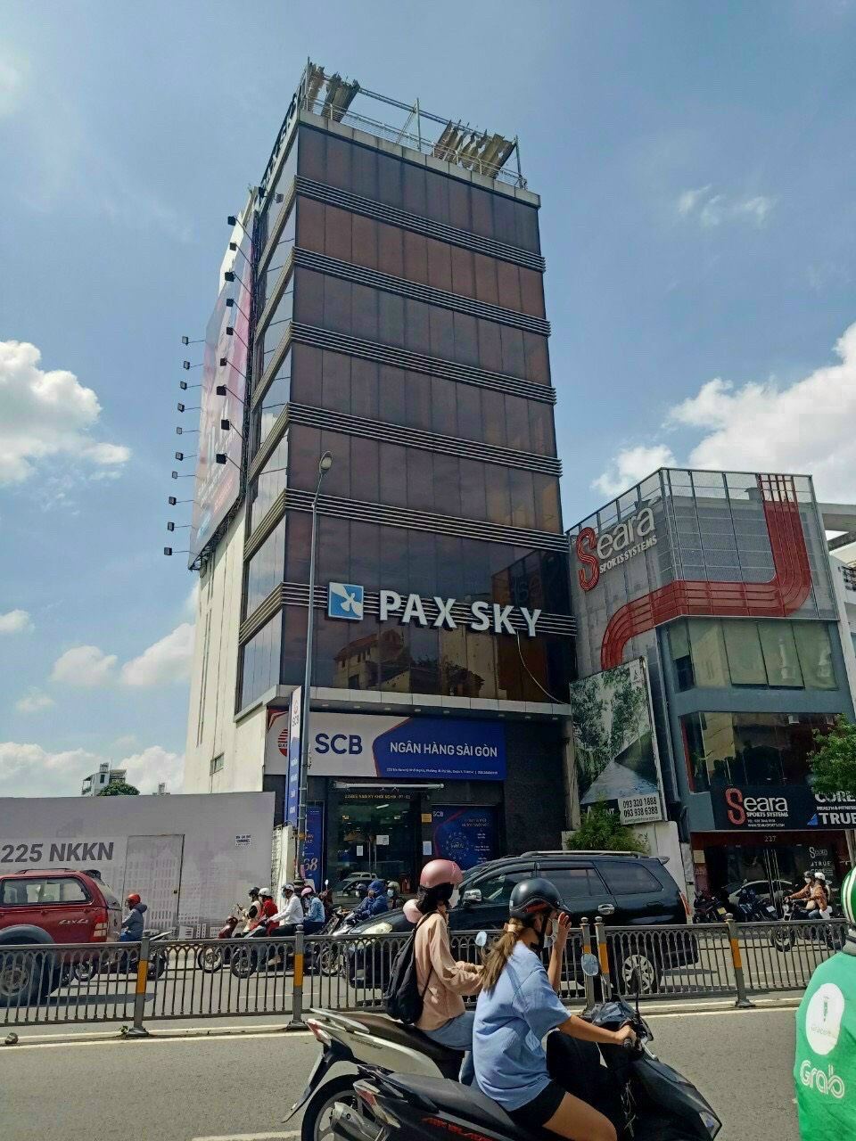 Toà Builduing đang cần bán gấp đường Nam Kỳ Khởi Nghĩa p7 Q3.Dt:11x18.Giá:210 tỷ.