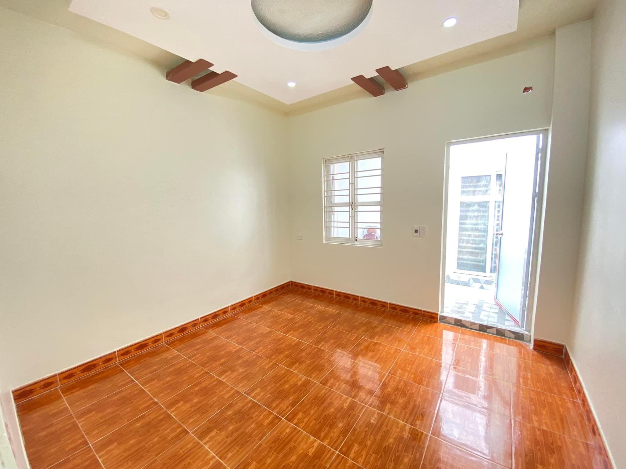 Nhà 3 tầng 82m2 mặt đường 20m , vỉa hè 5m khu vực quận ủy hồng bàng 5,3 tỷ