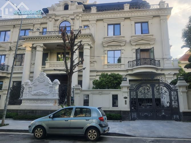 BÁN BIỆT THỰ LÔ GÓC KĐT TRUNG YÊN PHƯỜNG TRUNG HÒA QUẬN CẦU GIẤY DT 300M 4 TẦNG MT 20M 100 TỶ