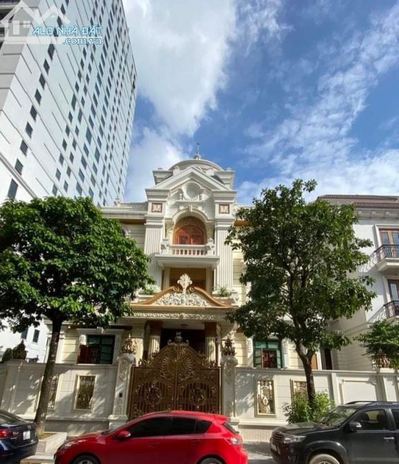 BÁN NHANH BIỆT THỰ TRUNG TÂM QUẬN CẦU GIẤY DT 200M 4 TẦNG MT 10M 35 TỶ