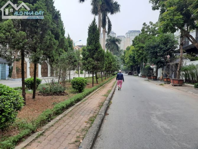 BÁN BIỆT THỰ ĐẸP, ĐẲNG CẤP, TRUNG TÂM KĐT XA LA – HÀ ĐÔNG 230m x 3T, MT 12m, CHỈ 27 TỶ