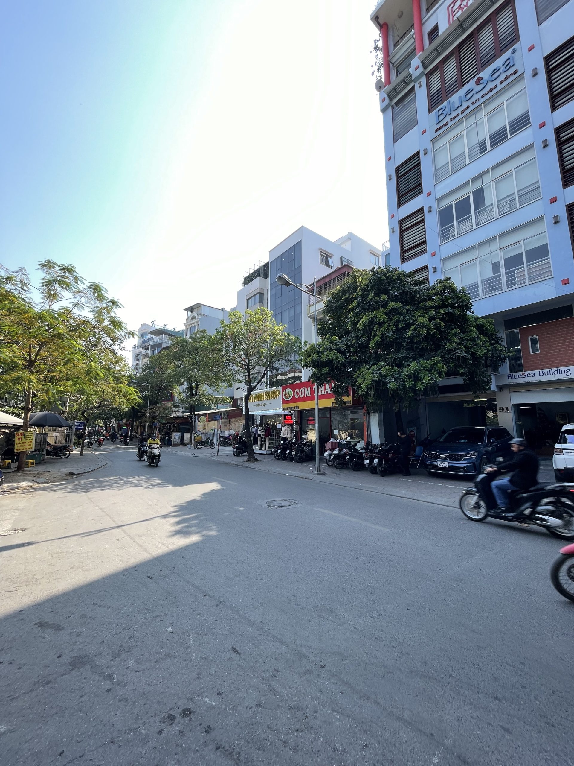 Bán Nhà mặt phố trưng kính - Lô góc 195m2 - 7 Tầng - 40 Mặt Đường -Kinh Doanh -Ô tô đỗ cửa - Văn Phòng - Chung cư mini -Dòng Tiền -Giá 36.5 Tỷ