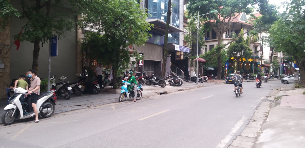 MẶT PHỐ HOÀNG CẦU -NGUYỄN HY QUANG DT81m2 THANG MÁY KD SẦM UẤT + VỈA HÈ