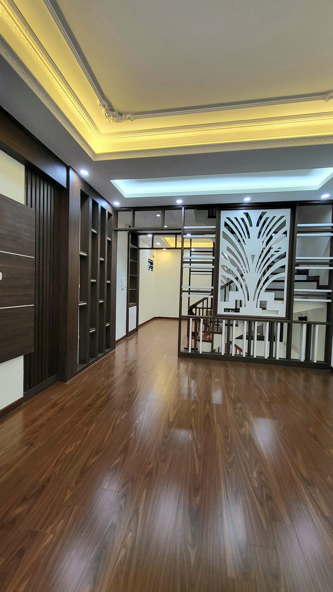 Bán nhà 37m2 4 ngủ phố Âu Cơ, Tây Hồ ngõ Ô tô thông 4 tỷ