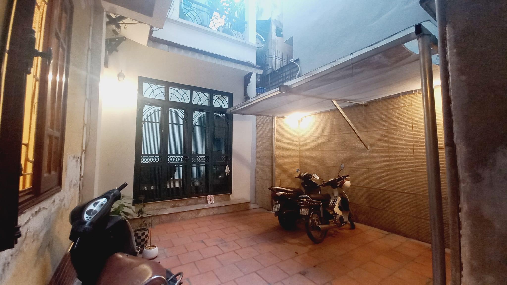 Ô TÔ ĐỖ CỔNG, SỔ VUÔNG ĐẸP . Bán nhà phố Thái Hà, Đống Đa. DT 46m, 4 tầng, MT 5.2m