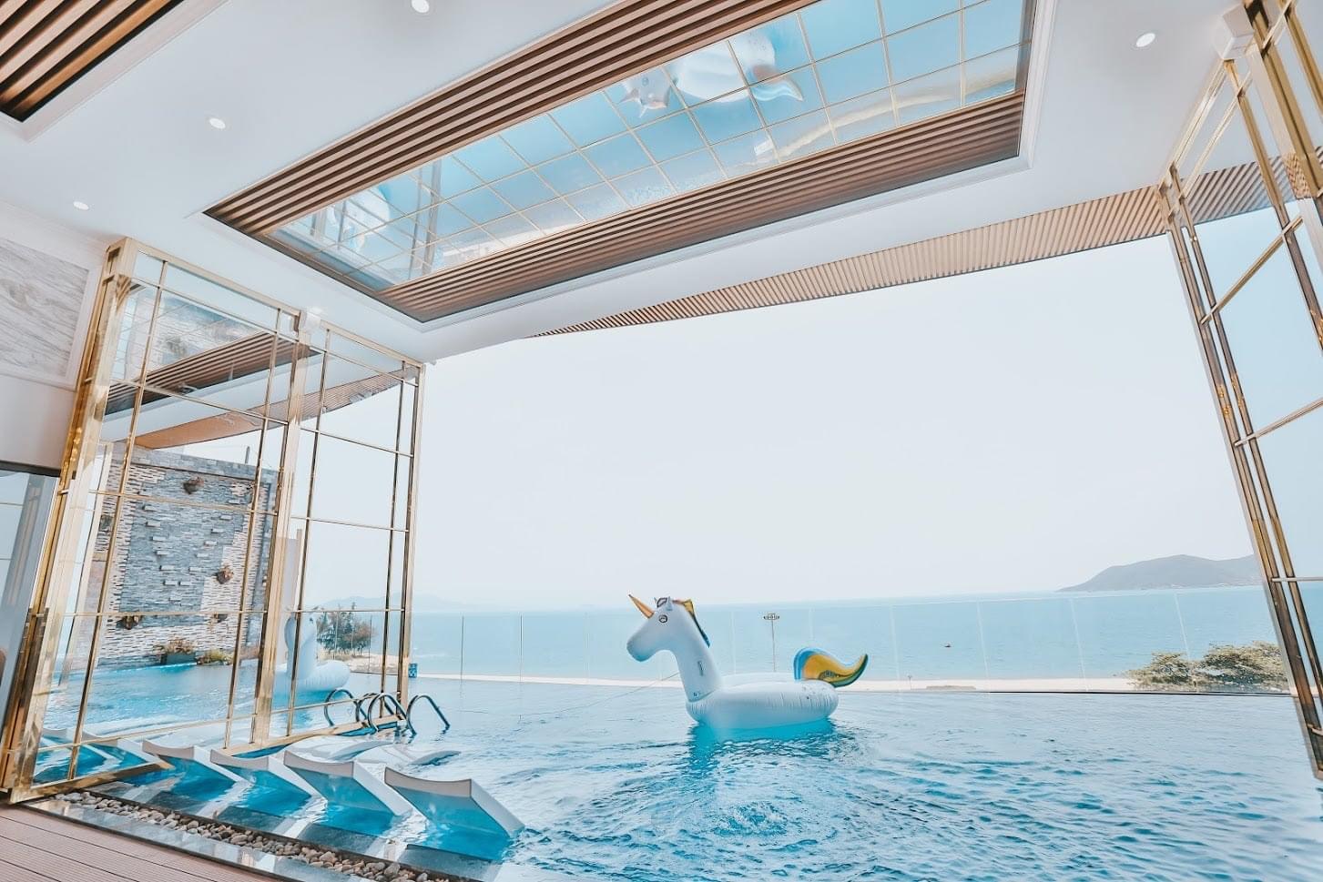 Khách sạn 4* mặt tiền đường Trần Phú, view trực diện biển