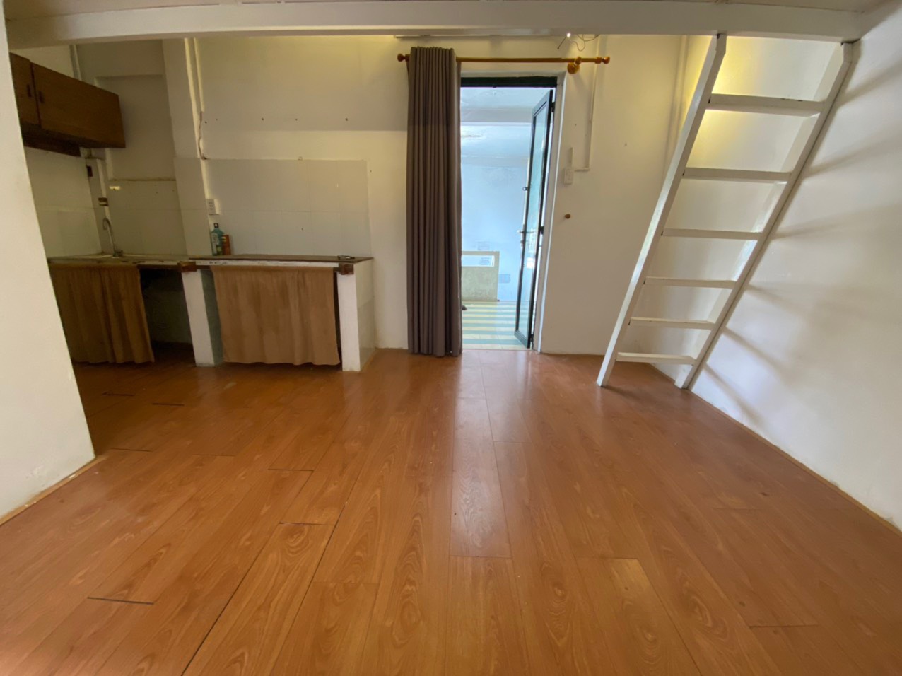 Chính chủ cho thuê Căn hộ hẻm 36 Lê Lợi, phường Bến Nghé, Quận 1, thành phố Hồ Chí Minh.