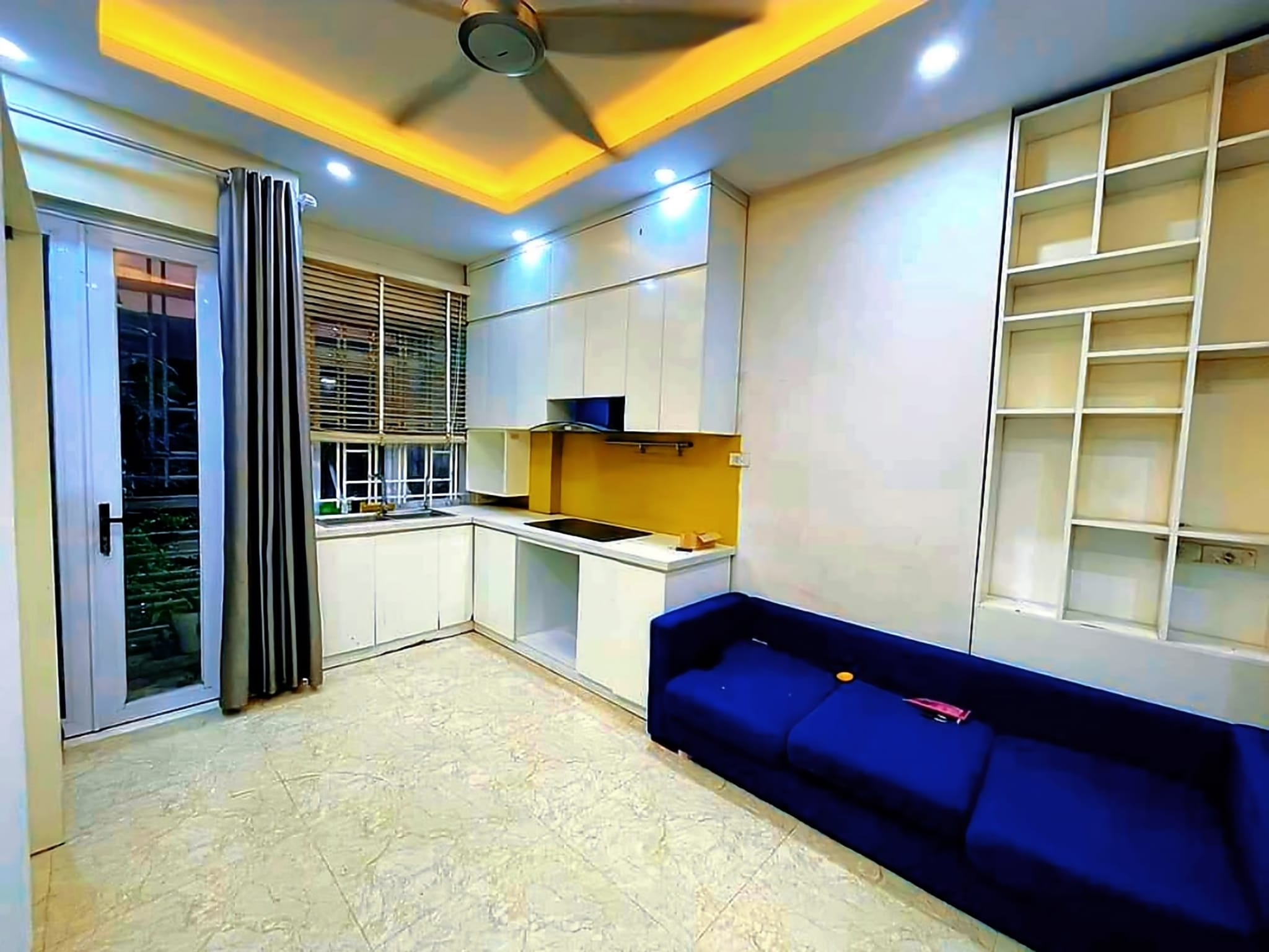 Bán nhà phố Hoàng Hoa Thám DT 30m 5 tầng mặt tiền rộng 3,6m giá 4,2 tỷ