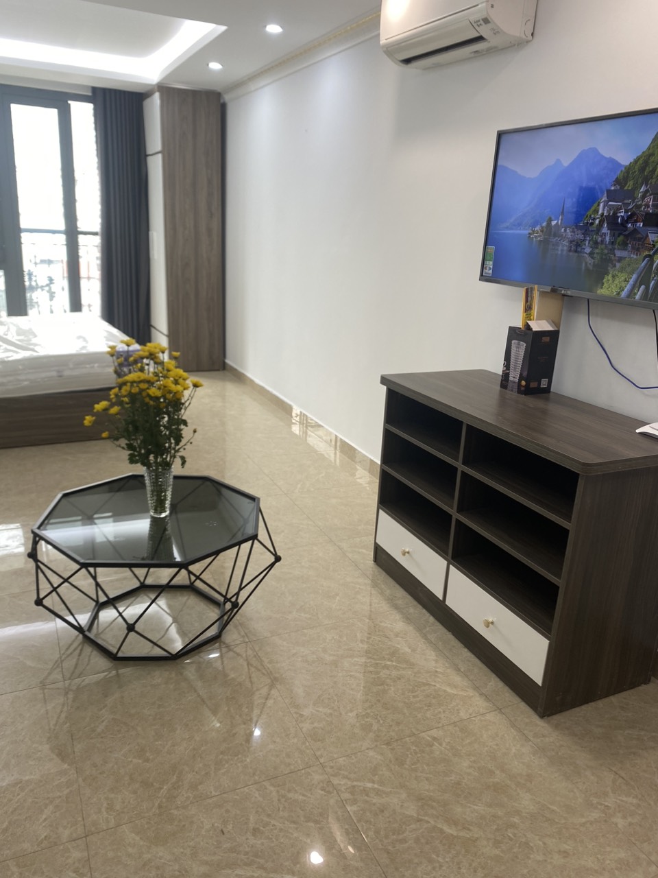 Cho thuê căn hộ Phố Đội Cấn, Ba Đình - Dt 40m2. Full nội thất xịn sò, nhà mới tinh thoáng. Chỉ 10tr