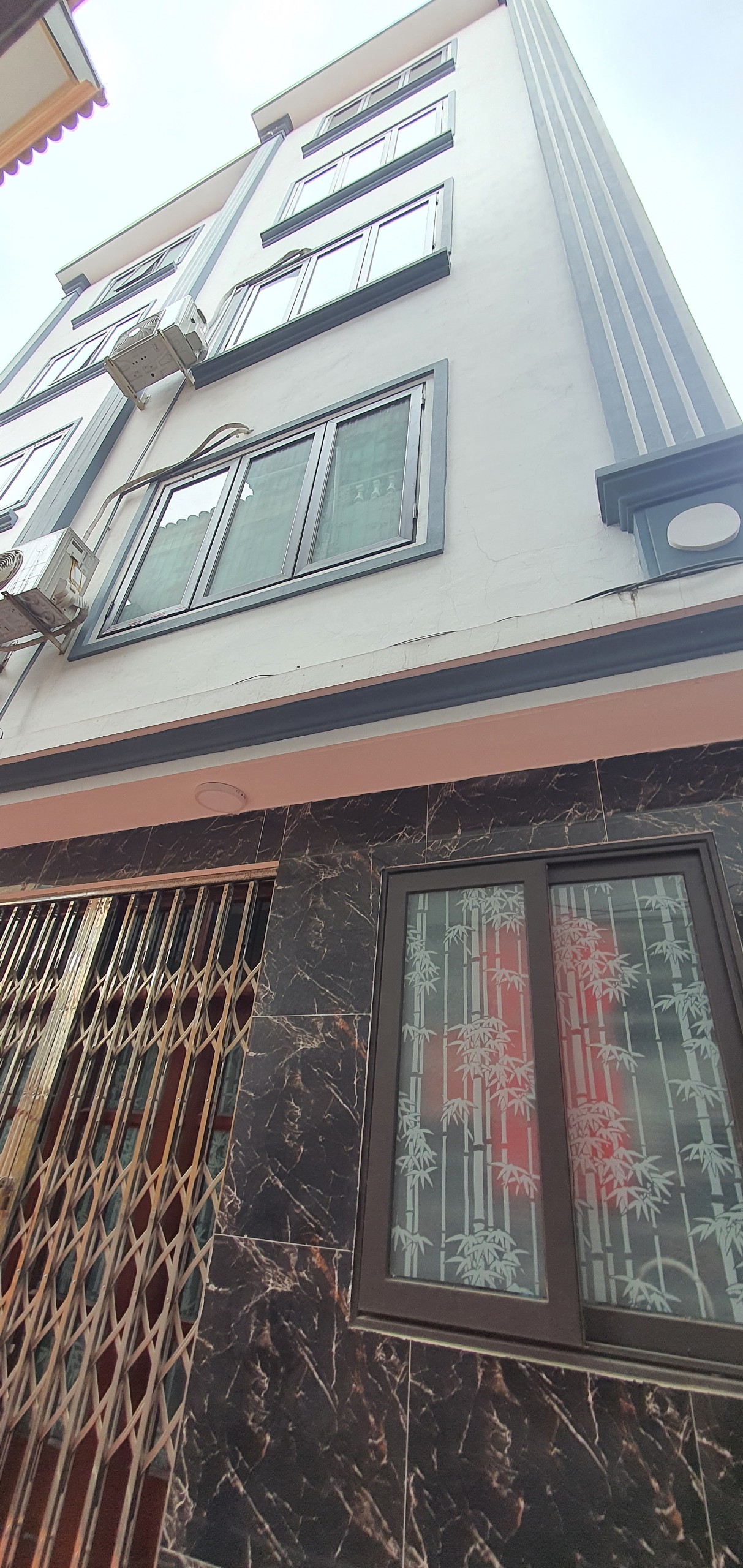 Chỉ hơn 3 tỷ có nhà 5 tầng, ô tô đỗ cổng, 37 m2, thoáng trước sau, Đức Diễn, Từ Liêm