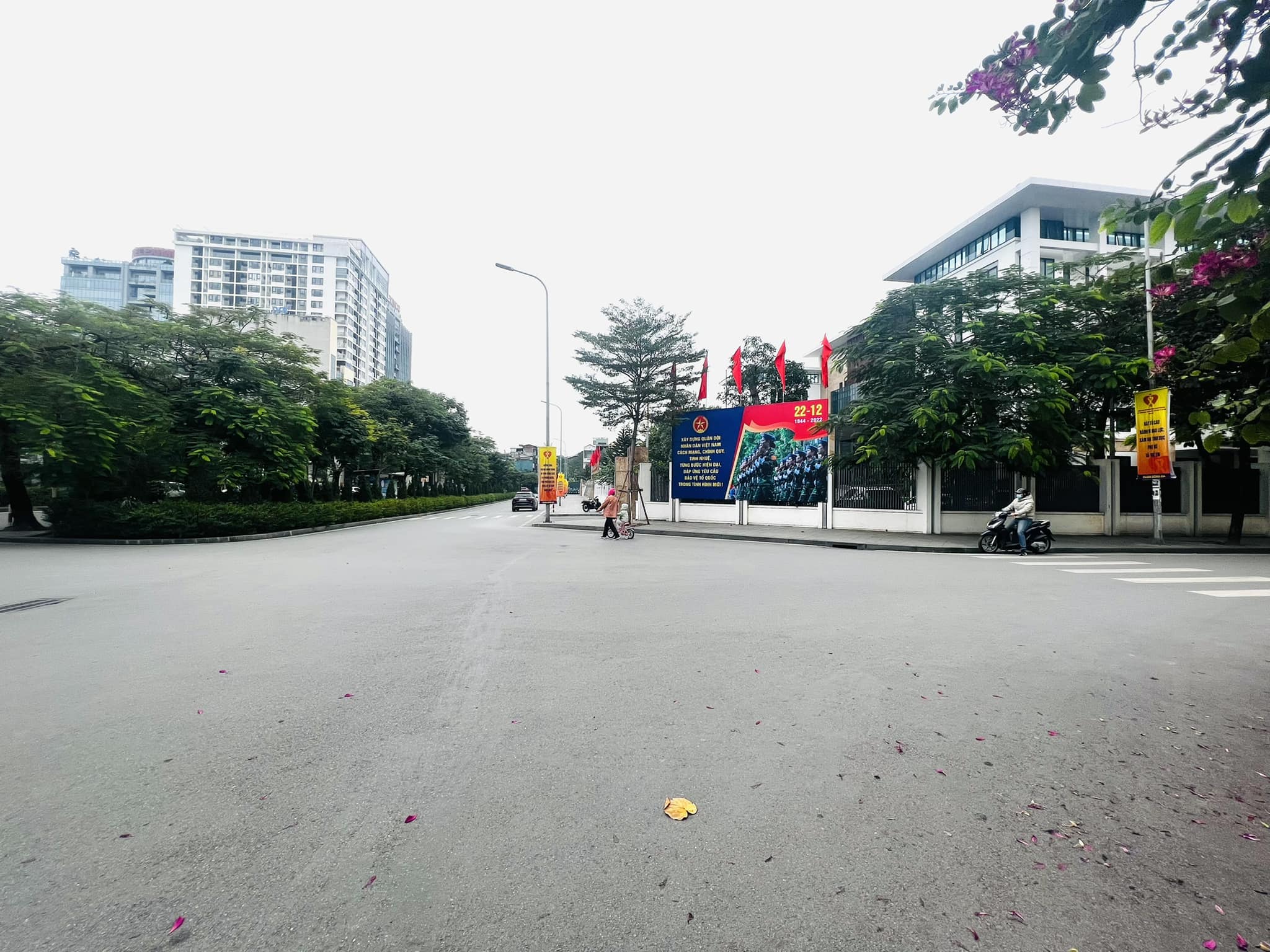 BÁN NHÀ PHỐ HOÀNG CẦU- PHÂN LÔ- OTO ĐỖ- TRÁNH- VỈA HÈ KINH DOANH- 3 THOÁNG- 95M2- 38 TỶ.