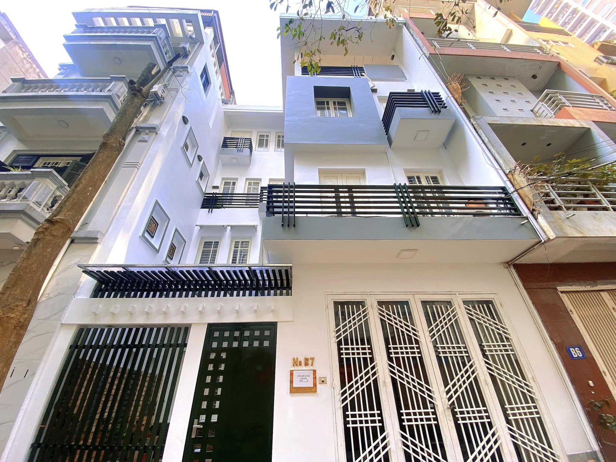 SIÊU PHẨM CẦU GIẤY- BIỆT THỰ- PHÂN LÔ- VỈA HÈ OTO ĐỖ- QUÂN ĐỘI- AN NINH- 72M2- MT 8M.