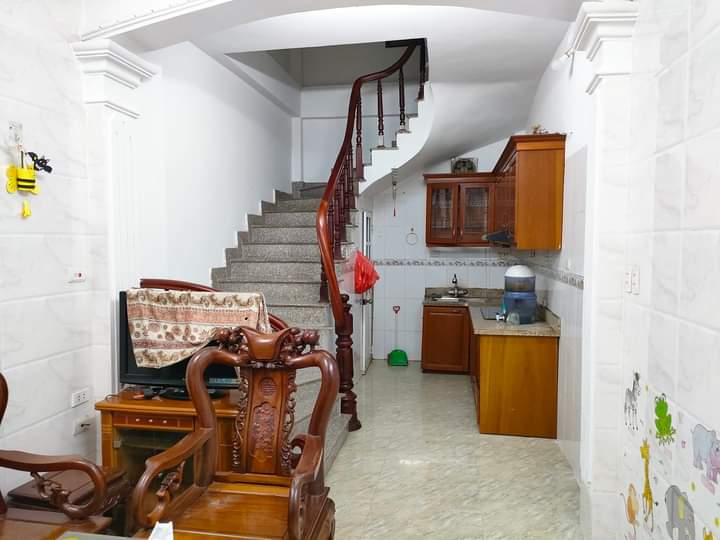 Chủ cần tiền bán gấp nhà Trung tâm Phùng Hưng Hà Đông 5 tầng 3 ngủ giá 2.85 tỷ lh: 0974708647