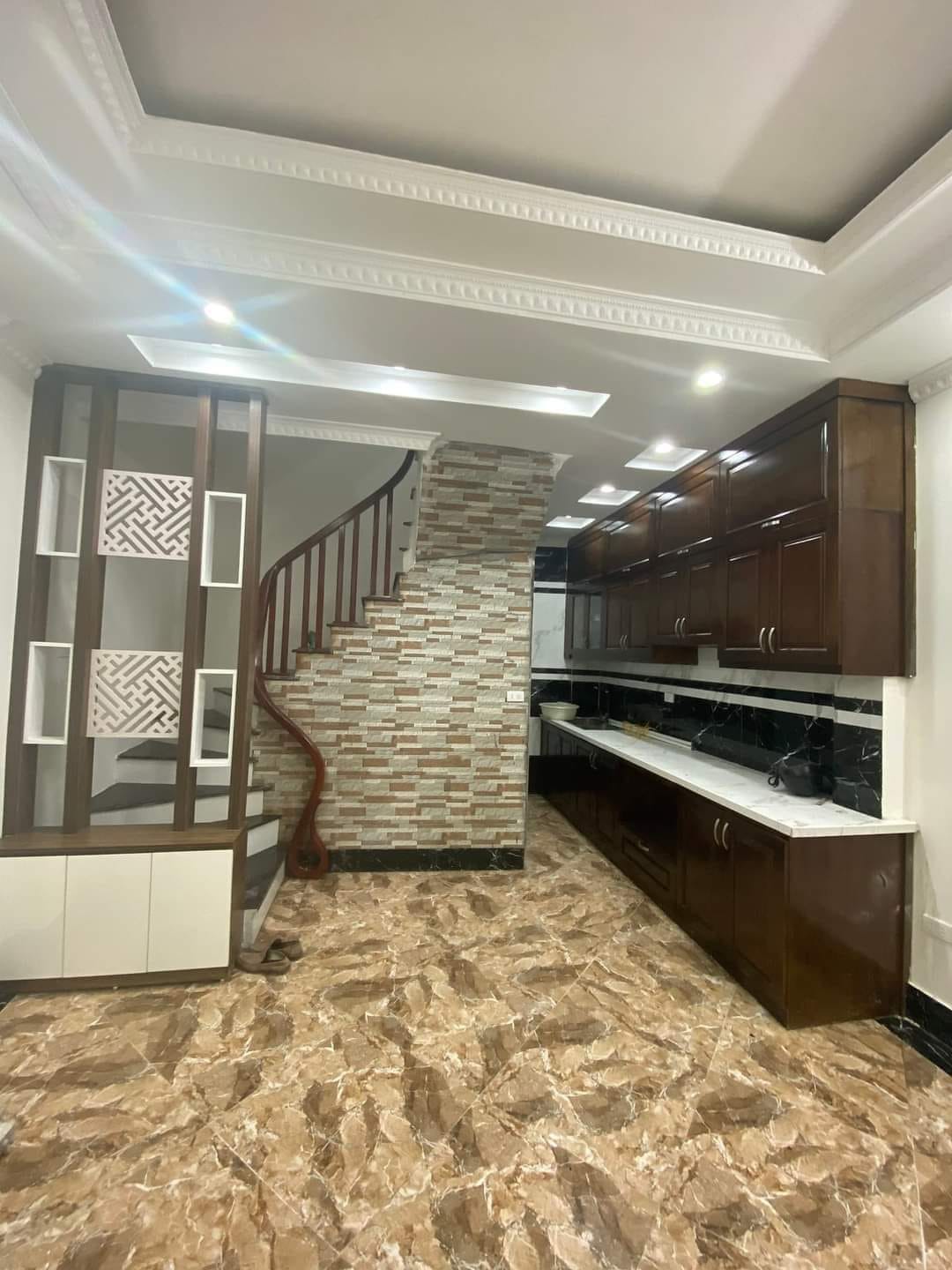 GIẢM CHÀO KHỦNG 1 TỶ, NHÀ THỊNH QUANG, 40M2- 5 TẦNG- 4 TỶ ĐỐNG ĐA.