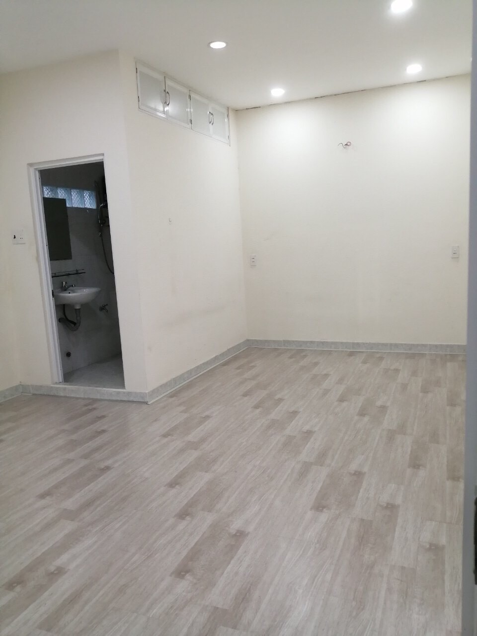 Bán nhà hẻm 285 Cách Mạng Tháng 8 Quận10 6mx4m5 4tỷ400triệu .