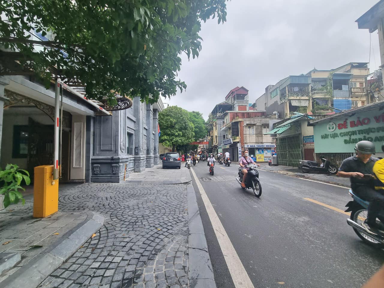 Nhà phố Tây Sơn, phân lô, oto tránh, đỗ, vỉa hè, kinh doanh,160m2, mt 7,3m, Nhỉnh 200tr/m2.