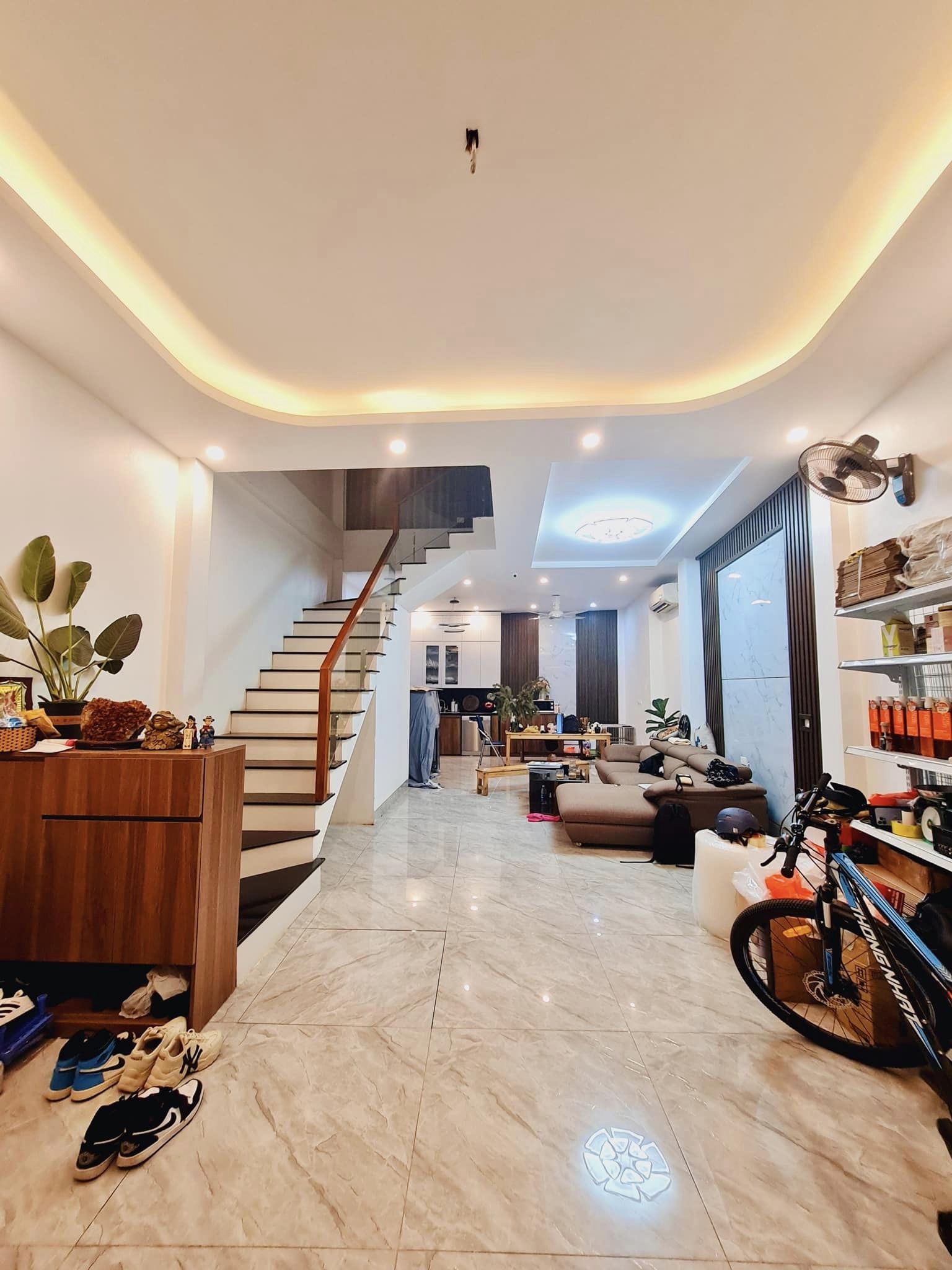 Nhà đẹp đón Tết dân xây mới hơn 1 năm ô chờ thang máy Đại Từ 62m2 5.94 tỷ