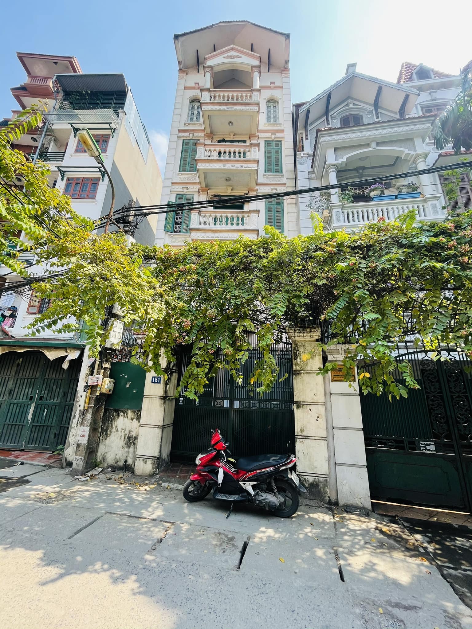 Bán nhà phố Đội Cấn DT 105m 5 tầng mặt tiền rộng 5m giá 18,5 tỷ