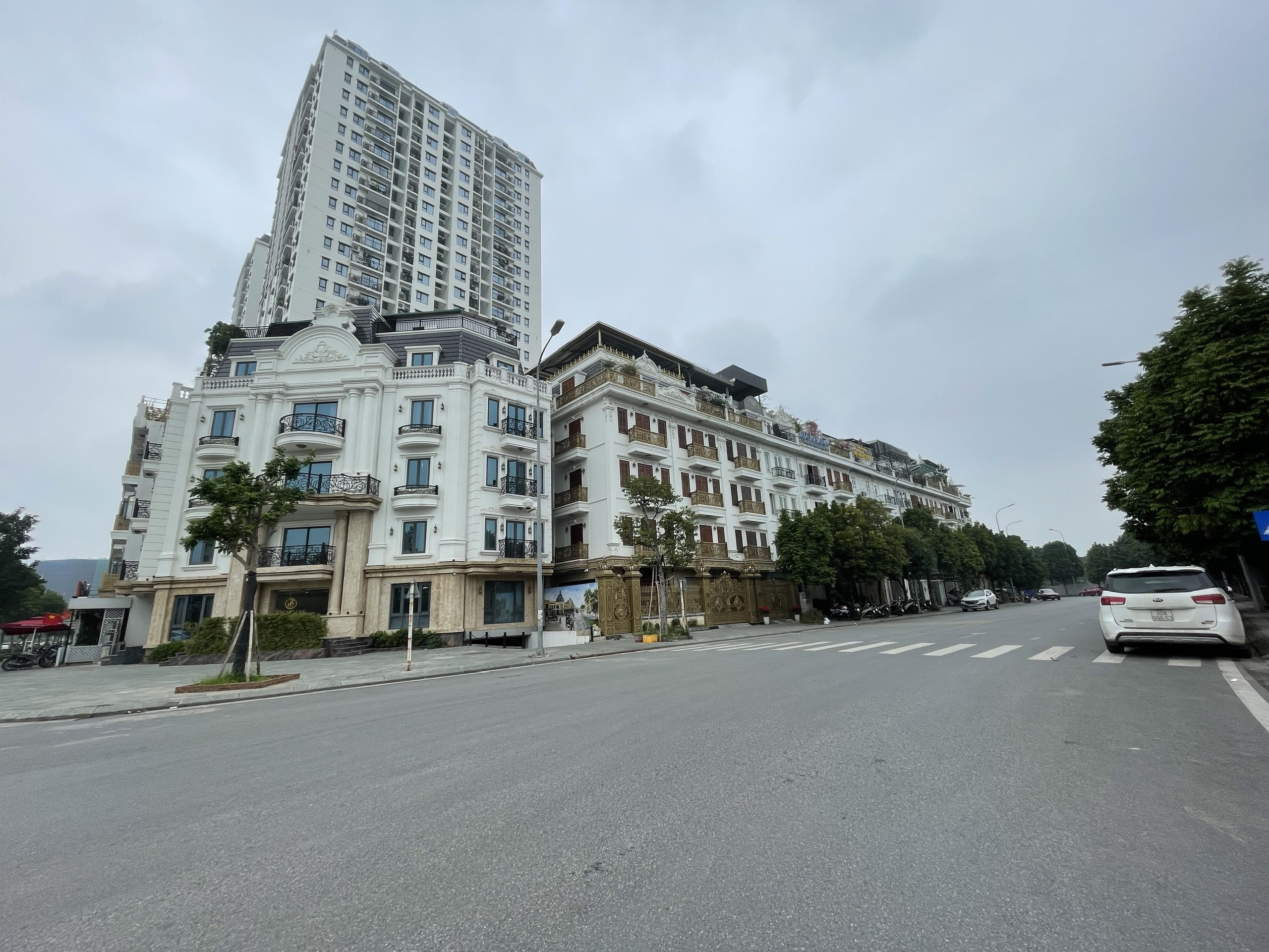 Nhà hiếm, Giá rẻ, Vị trí cực kỳ đắc địa. - Bán nhà mặt phố Nguyễn Sơn Long Biên - 21.6 tỷ.