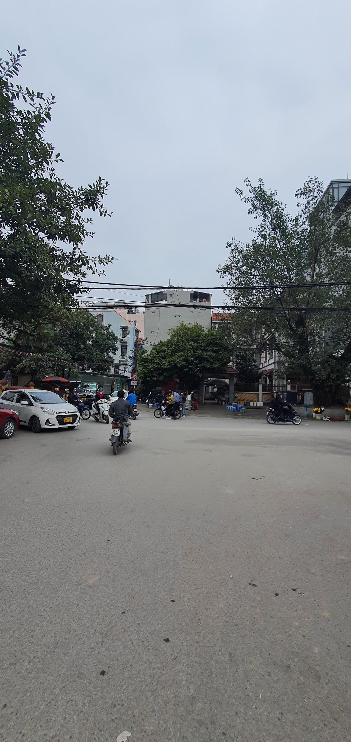 Bán nhà Triều Khúc 38m2, 4 tầng, ngõ thông, ô tô lùi tận cửa, nhà đẹp, sát phố, giá 3.9 tỷ