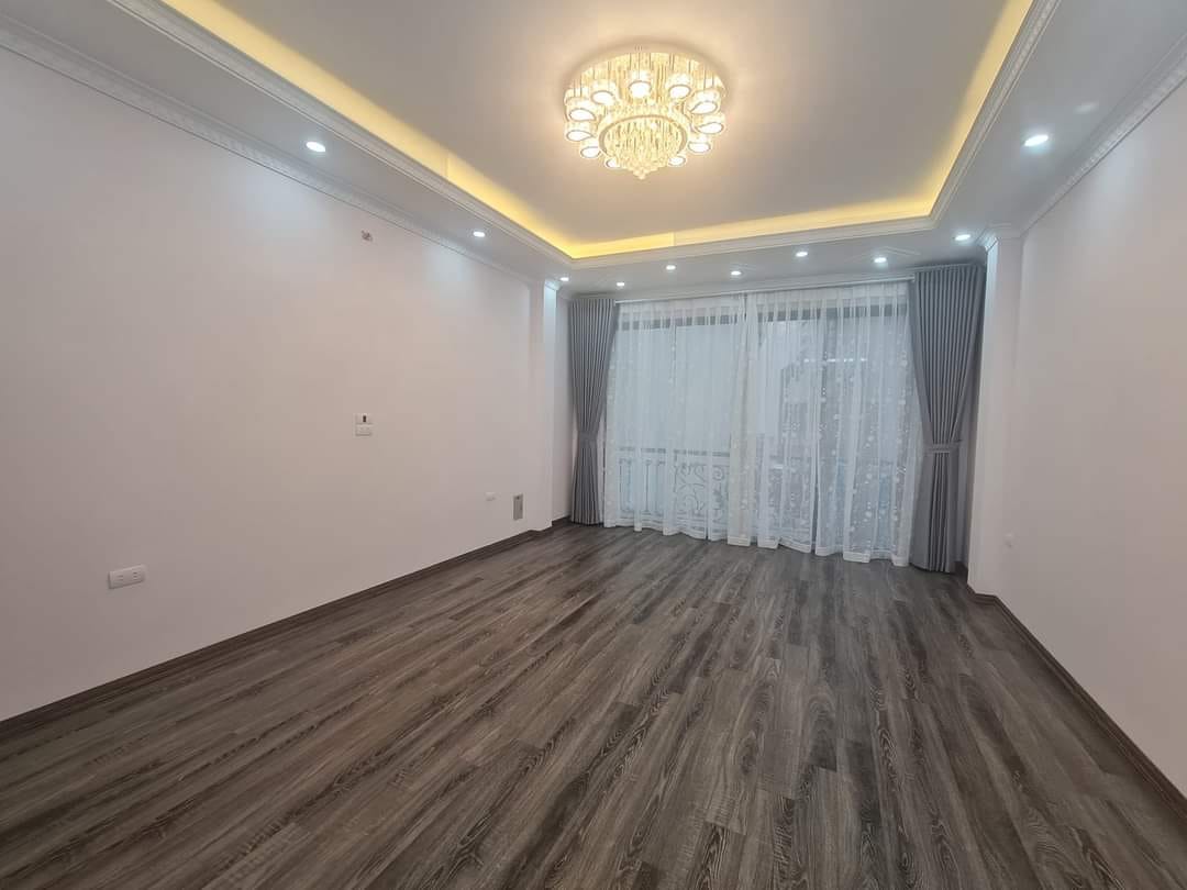 Cần bán nhà mới phố Khương Trung, Thanh Xuân. Diện tích 34 m2 x 5 tầng. MT 4,5 m. An sinh tốt kinh doanh cực đỉnh.