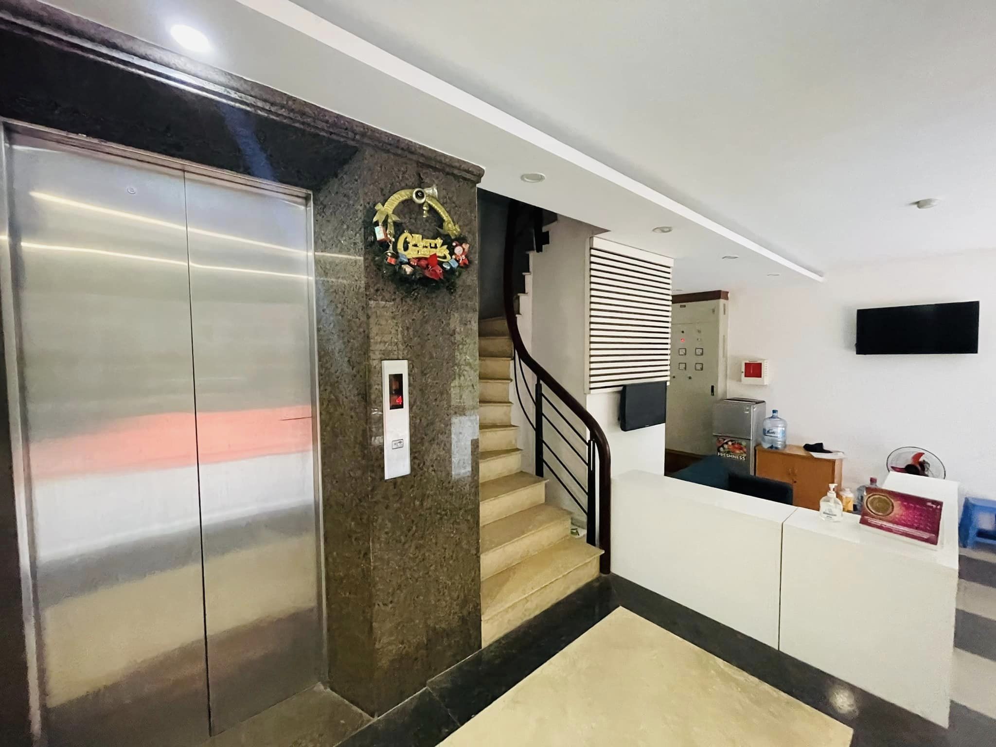 BÁN GẤP NHÀ PL 6 TẦNG THANG MÁY PHỐ QUẦN NGỰA.DT:55M2,MT:6M.Ô TÔ TRÁNH.KD TỐT.