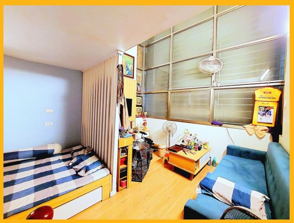 BÁN GẤP Nguyễn Công Trứ gần phố, gần hồ DT25m2 x 4 tầng, MT3.3m, giá 2.3 tỷ.