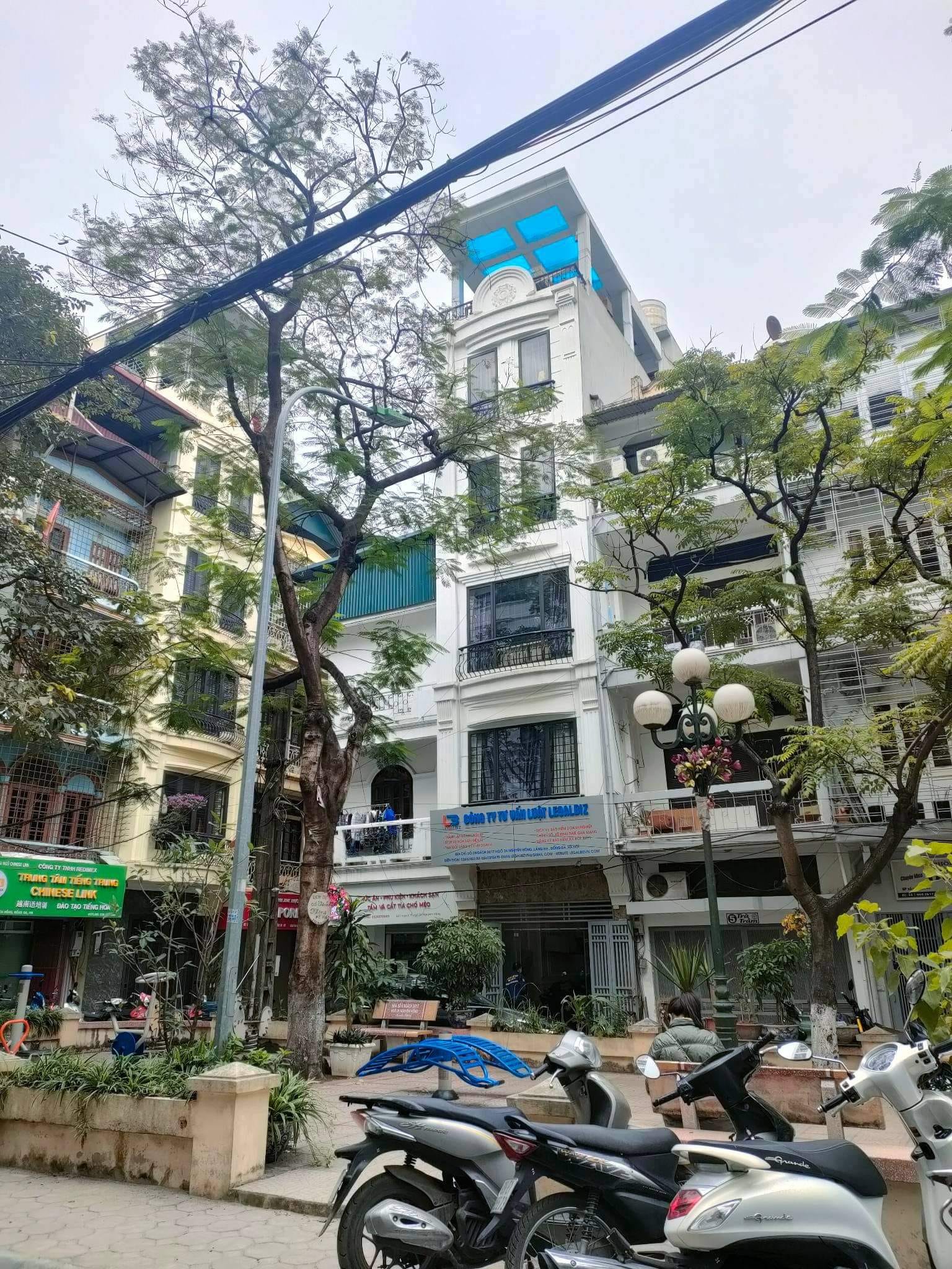 Bán nhà phố Nguyên Hồng DT 45m 6 tầng MT 4,2m giá 14,2 tỷ