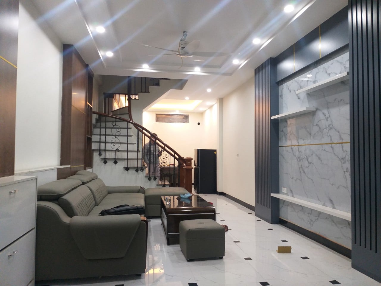 Bán nhà trung tâm quận Hai Bà Trưng 40m2, 5 tầng MT 4m Ô TÔ ĐỖ CỬA, KINH DOANH.