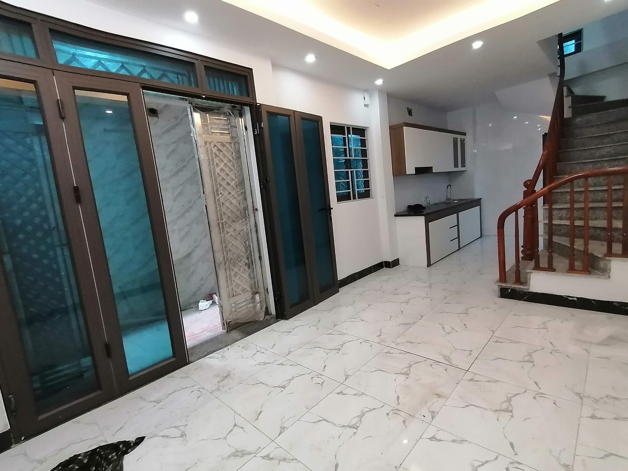 Nhà Nguyễn Lương Bằng, sổ đỏ 42m2, 6PN, 4 tầng, mặt tiền 4.2m, giá 2.8 tỷ