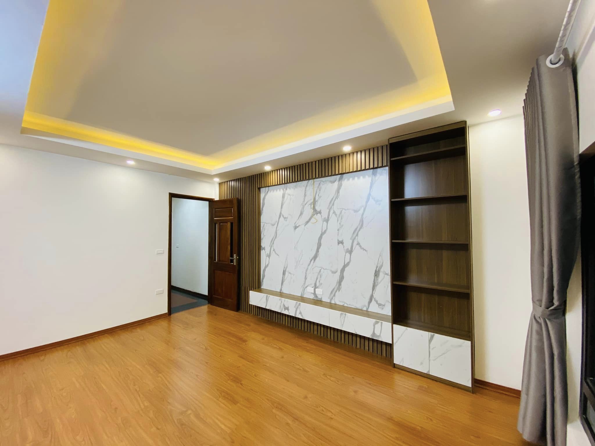 Bán nhà ngõ 406 Xuân Phương, ngõ nông, gần phố, cực thoáng 33m2*5T chỉ 2.7 tỷ