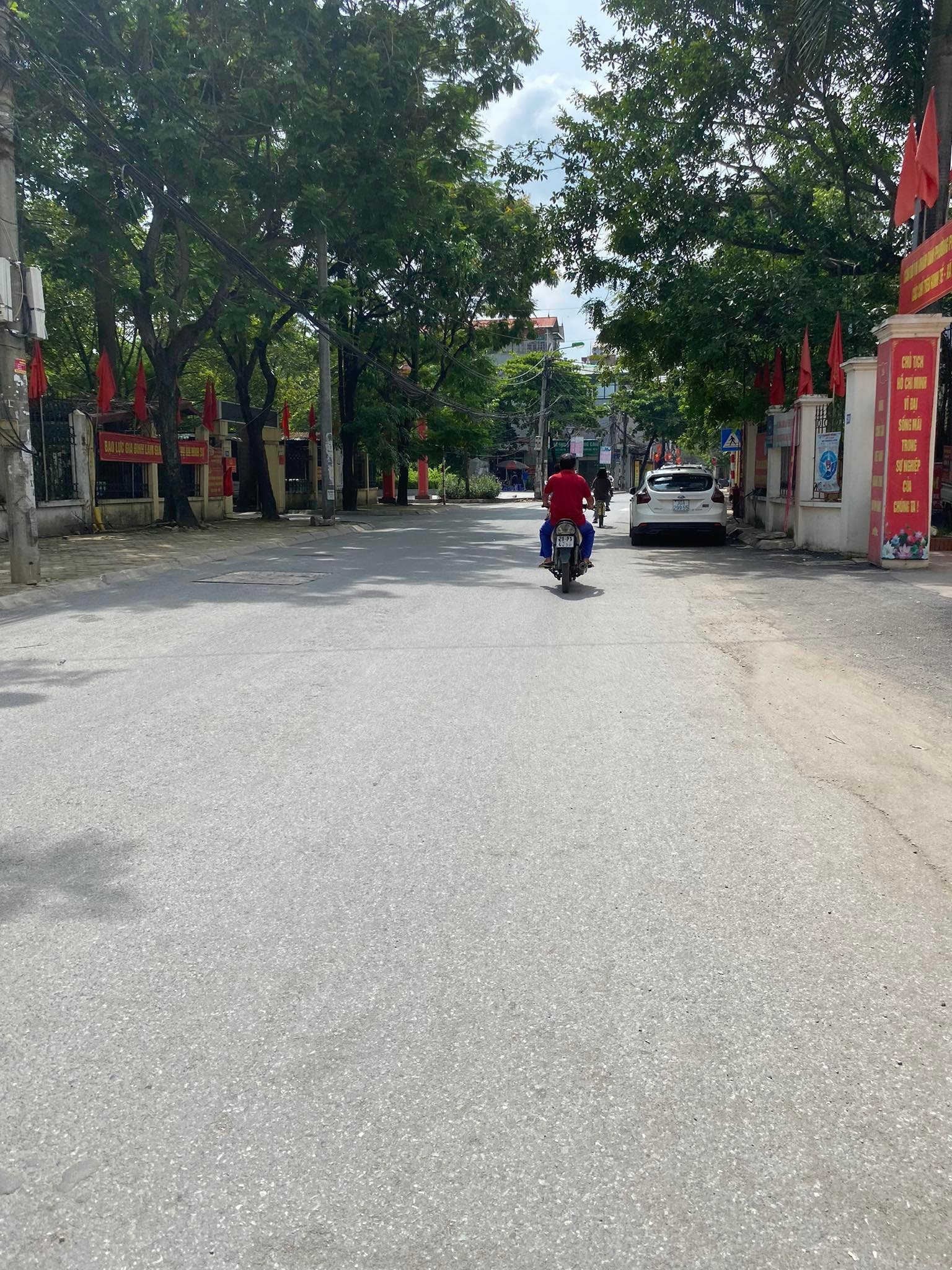 Giá cực rẻ! Đất Xuân Phương, sát phố, mặt ngõ, ô tô tránh, kinh doanh 78m2 chỉ 4.25 tỷ