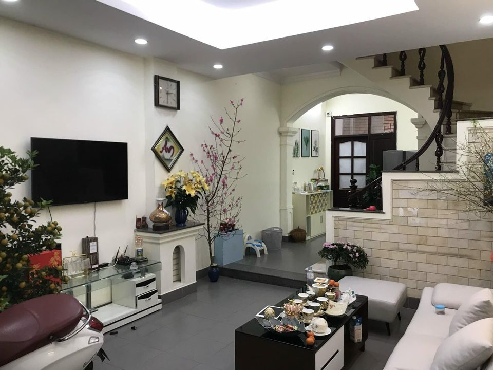 SIÊU PHẨM NHÀ TRONG NGÕ PHẠM VĂN ĐỒNG 50M2 X 5 TẦNG, NGÕ 2,5M, BA GÁC TRÁNH