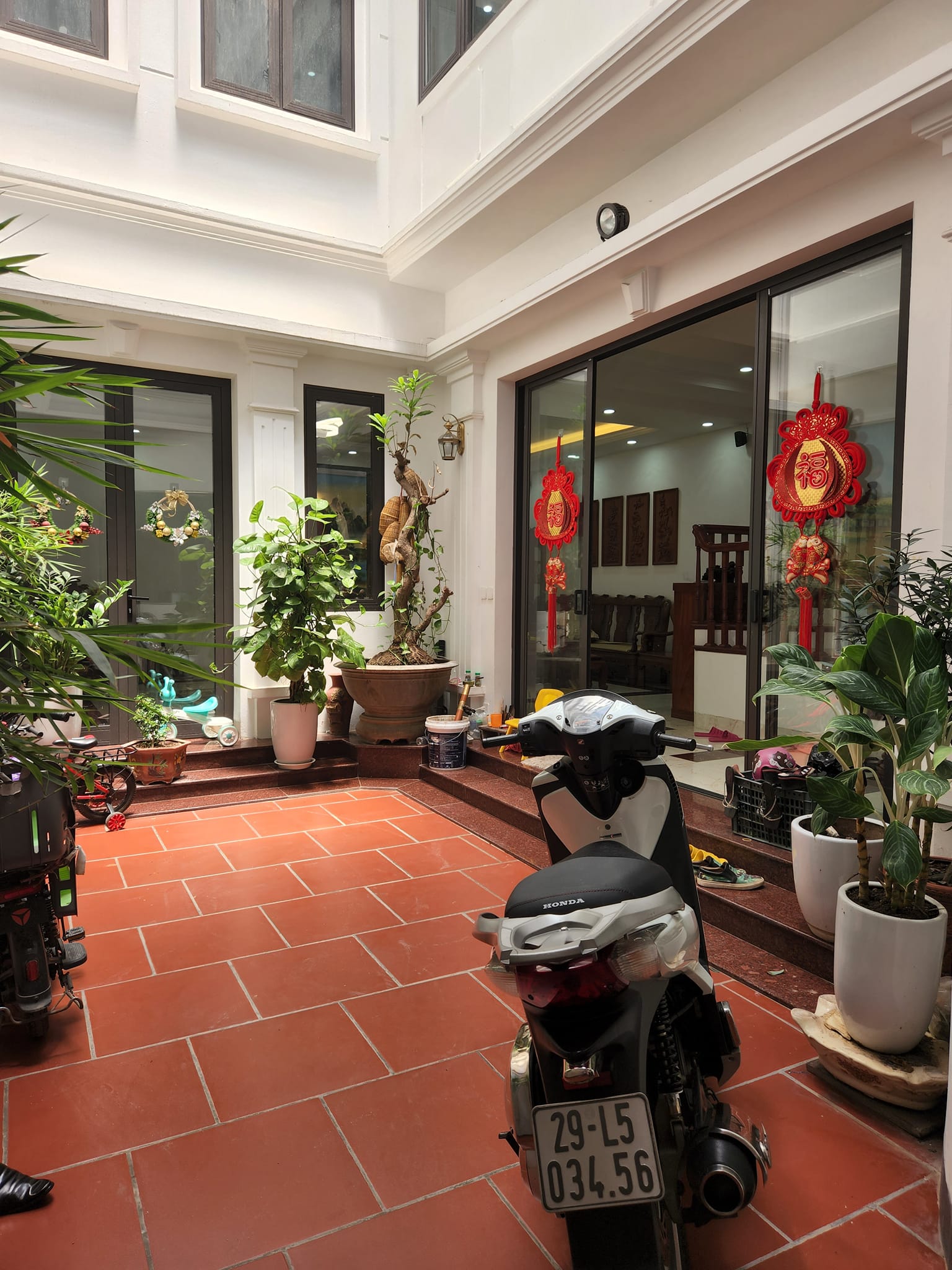 Bán căn biệt thự phố Hoàng Quốc Việt DT 140m 4 tầng mặt tiền 7m giá 15 tỷ