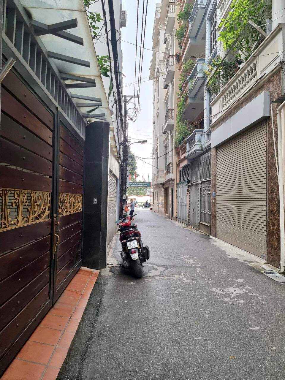 Lê Trọng Tấn, Thanh Xuân. 105m2 x 7T. MT 5m. Đất phân lô, đường ô tô tránh.