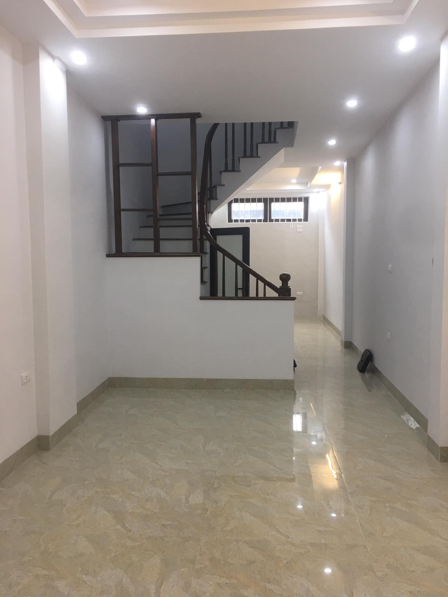 BÁN NHÀ MINH KHAI , LÔ GÓC,Ở LUÔN,20M RA Ô TÔ TRÁNH,4 PHÒNG NGỦ GIÁ NHỈNH 3 TỶ