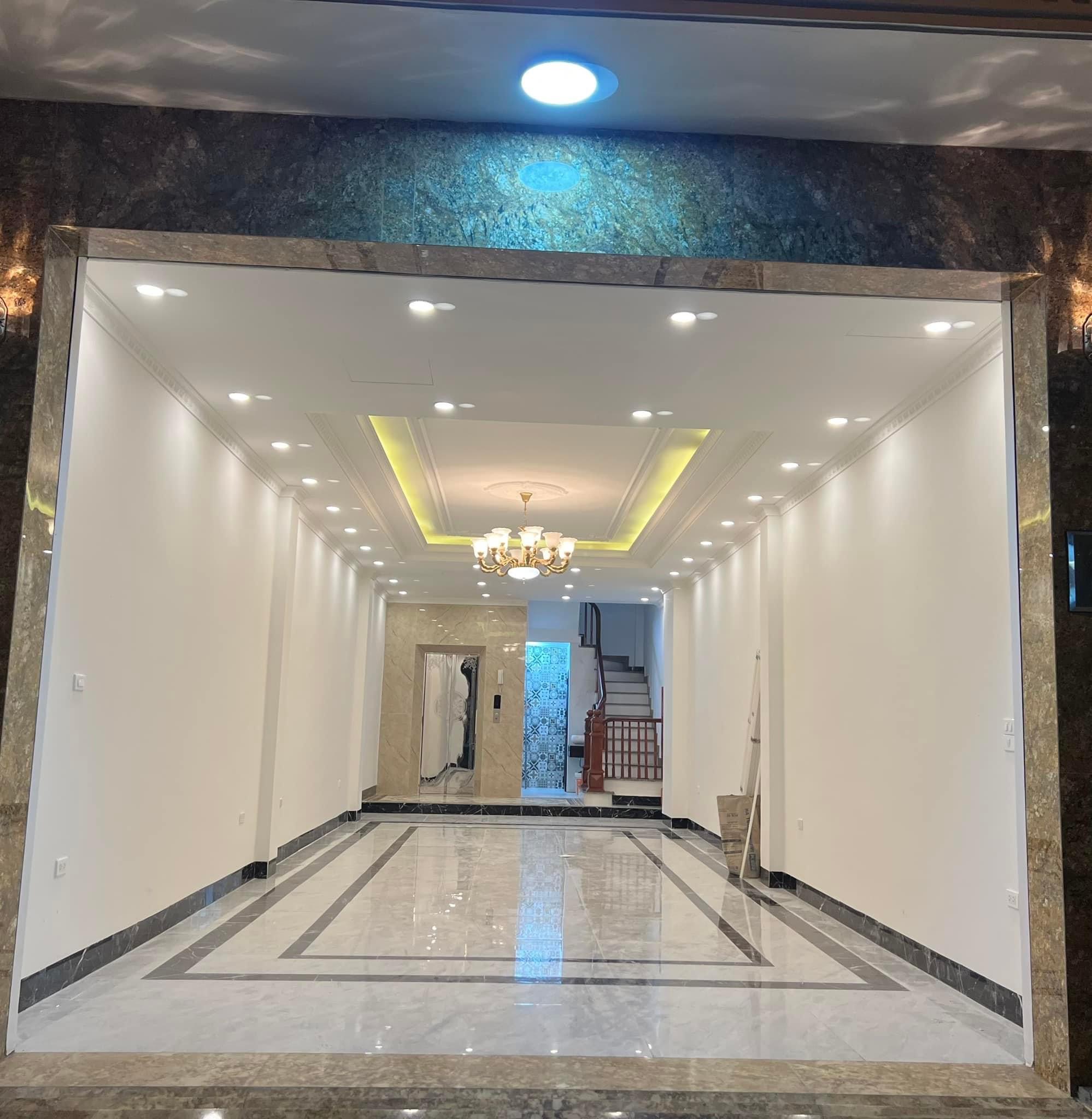 Chính chủ cần bán nhà phố 7 tầng thang máy, kinh doanh tại Cầu Giấy.