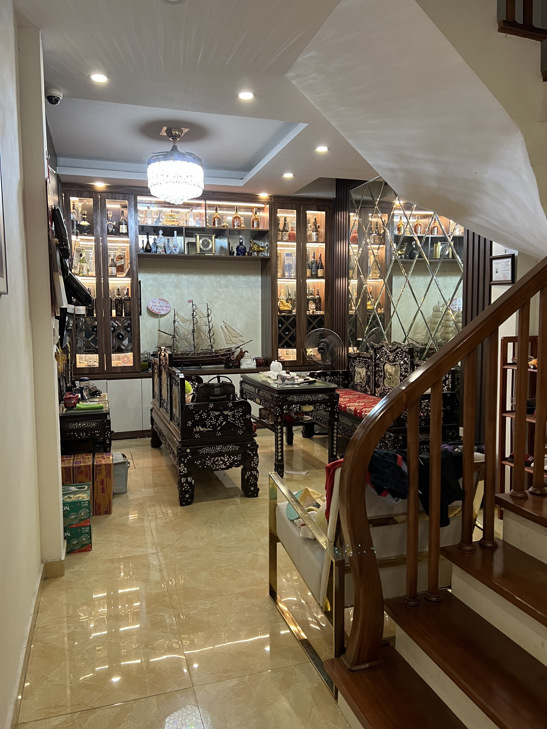 BÁN NHÀ LẠC LONG QUÂN - TÔI CHÍNH CHỦ CẦN BÁN NHÀ ĐẸP NỘI THẤT NHẬP KHẨU XỊN XÒ CẦN THANH KHOẢN NHANH