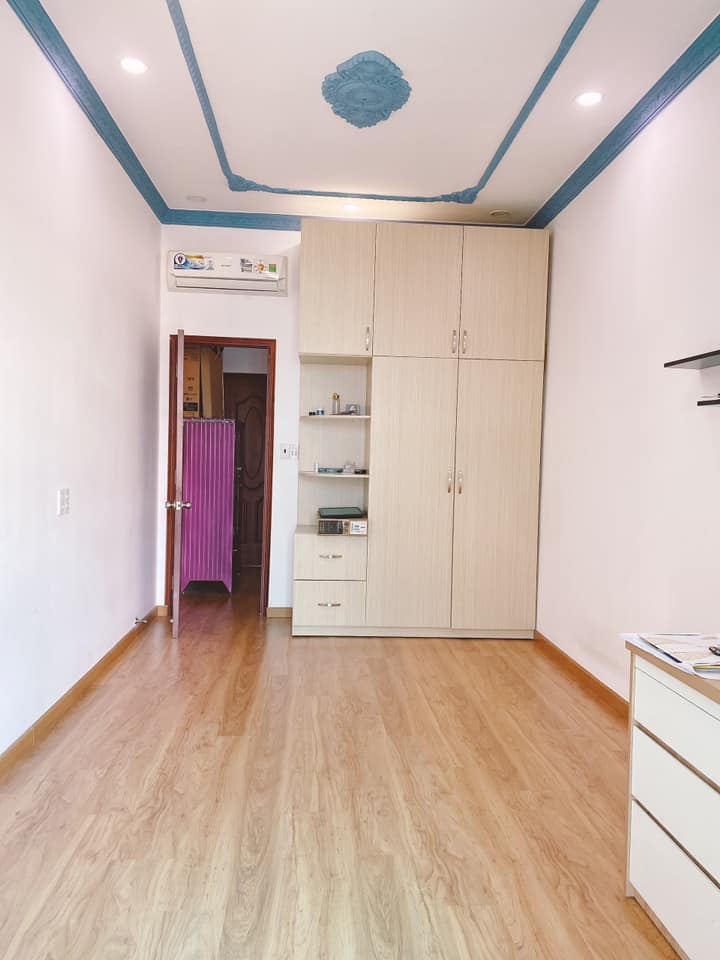 GẦN ĐƯỜNG TRỤC QUANG TRUNG TẤP NẬP - HẺM XE TẢI THÔNG SUỐT - HẺM NHỰA SẠCH SẼ - KHU DÂN TRÍ VĂN MINH - NHÀ MỚI 2 TẦNG