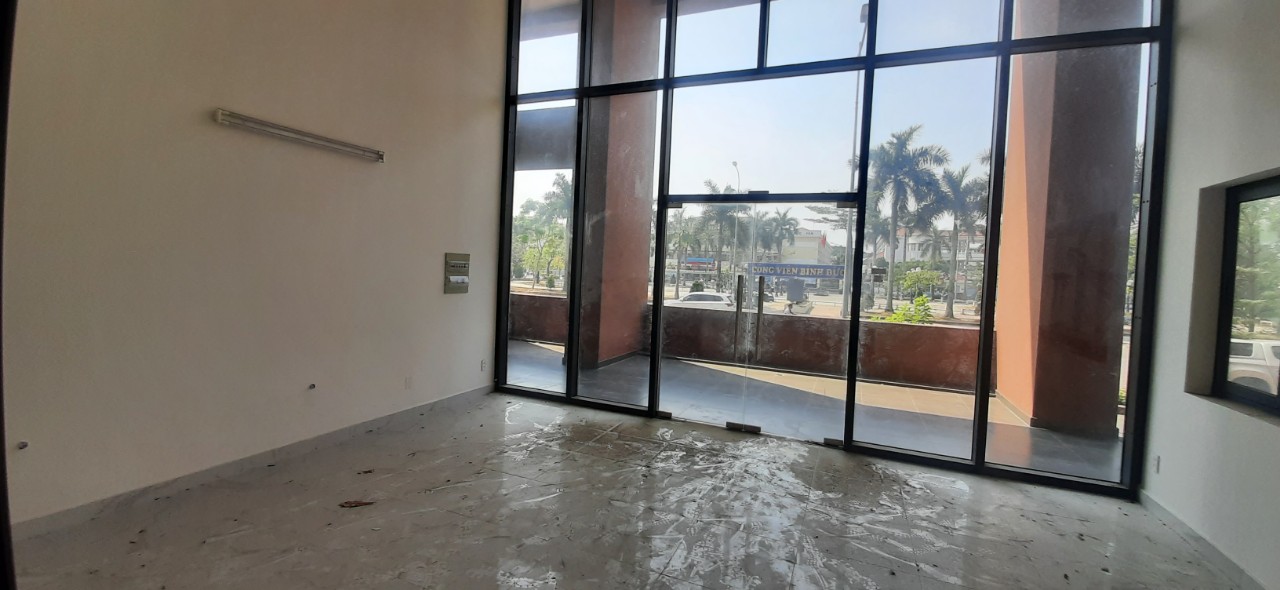 Bán căn shophouse 120m2, sổ hồng riêng giá 5 tỷ