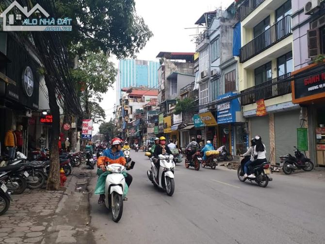 Nhà mới vị trí đẹp ngõ - Trương Định ( Q. Hai Bà Trưng ). DT 45 m2. 5 T. MT 5 m. SĐCC. Giá 4,8 Tỷ.