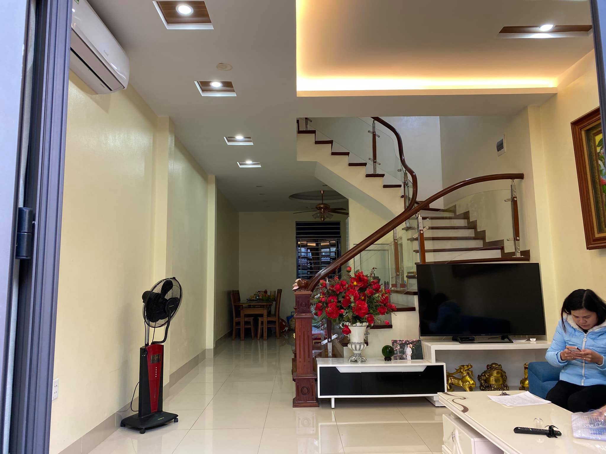 VŨ NGỌC PHAN RỘNG 20M2*5 TẦNG, Ô TÔ ĐỖ CÁCH 10M RA LÁNG TRUNG GIÁ CHỈ CÓ 2 TỶ 7