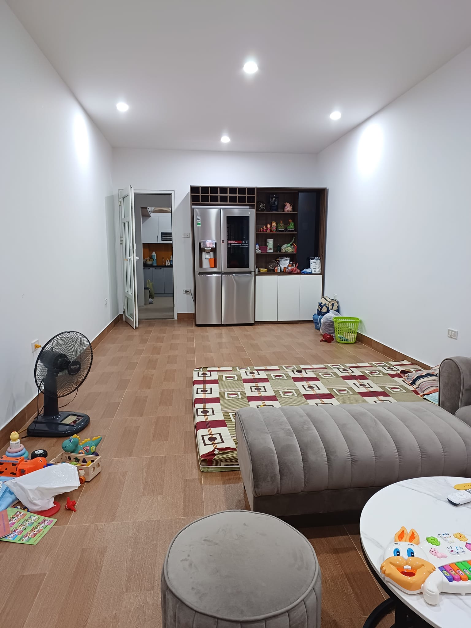 BÁN NHÀ MẶT PHỐ LÝ NAM ĐẾ, 8 TẦNG , DIỆN TÍCH RỘNG