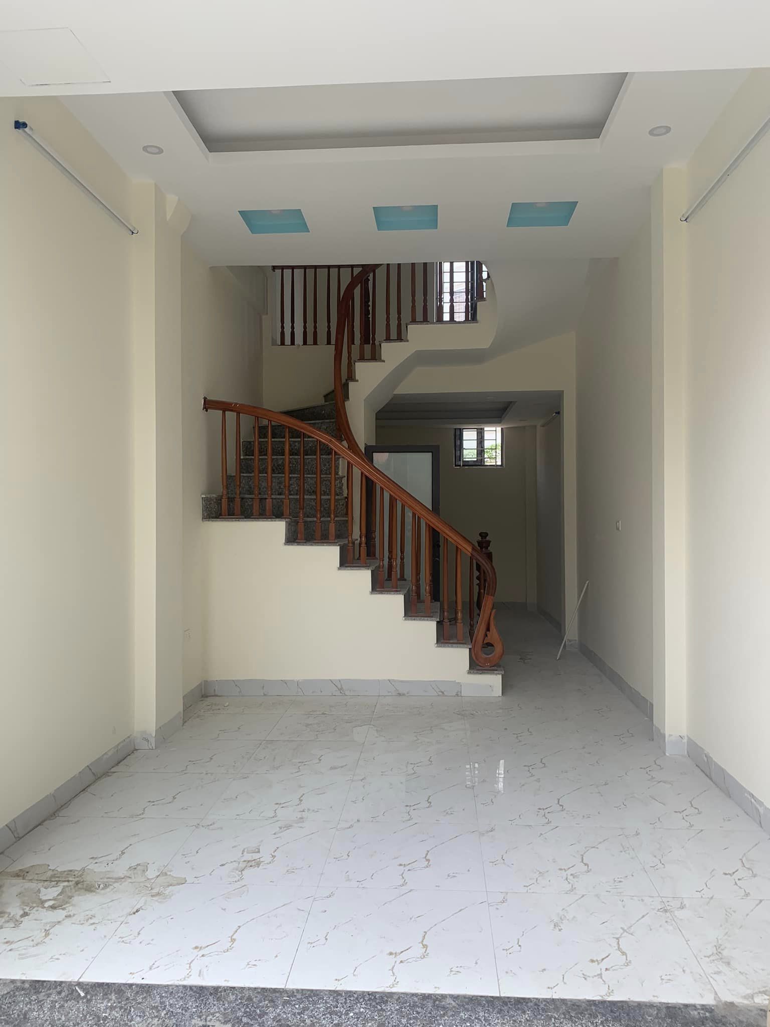 Nhà phố Định công,Hoàng mai,dt 40m2 x4T,ngõ nông,đẹp,ở luôn,giá 3.33tỷ