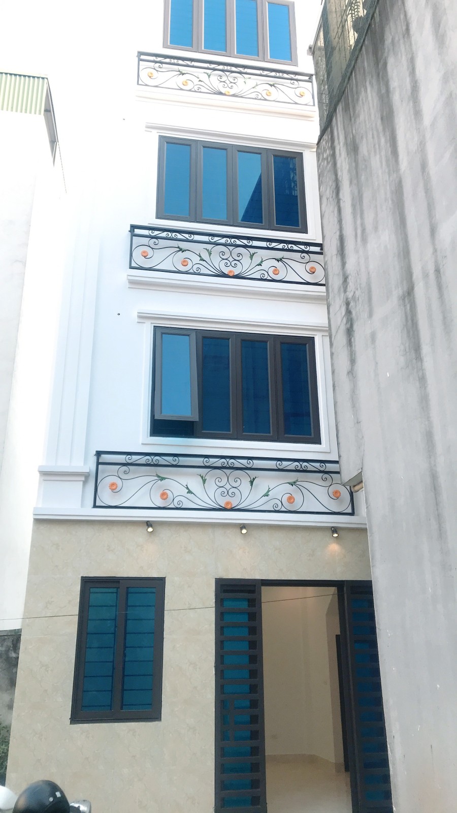 Bán nhà Xuân Đỗ, Dt 35m, nhà 4 tầng, giá hơn 2 tỷ.