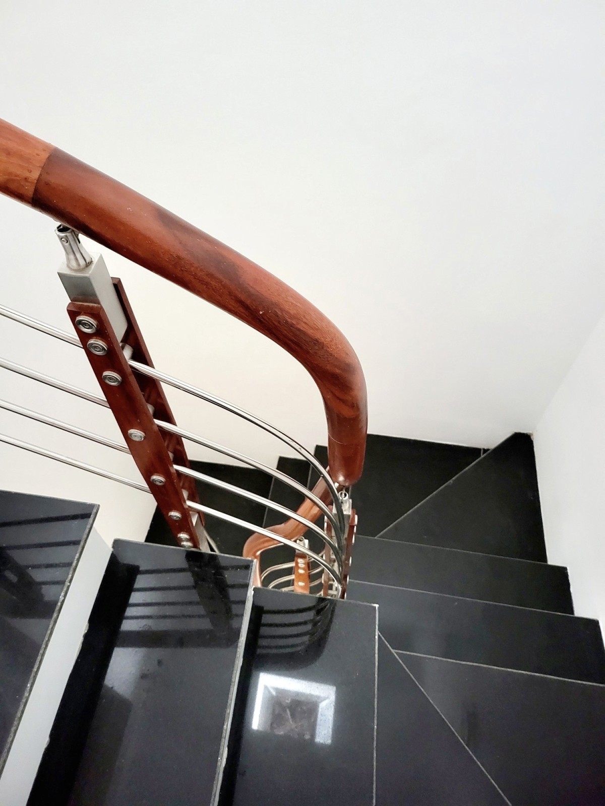 BÁN NHÀ TRƯƠNG ĐỊNH- HOÀNG MAI,HN-NHÀ ĐẸP CHỦ ĐỂ LẠI NỘI THẤT-SÁT HỒ -Ở DƯỚNG.NGÕ XE BA GÁC PHÓNG ẦM ẦM 40M2 NHỈNH 3