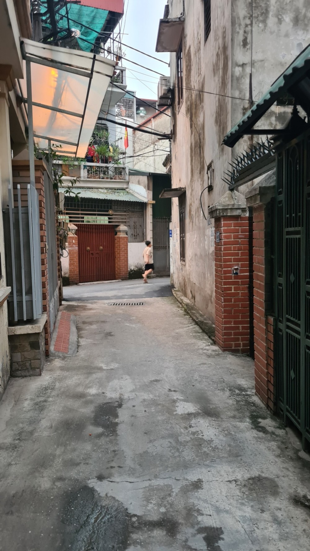 Bán nhà ngõ 6X Nguyễn Văn Cừ -Long Biên 32m2 -3 tầng 3,4 tỷ ngõ thông Ngọc Lâm