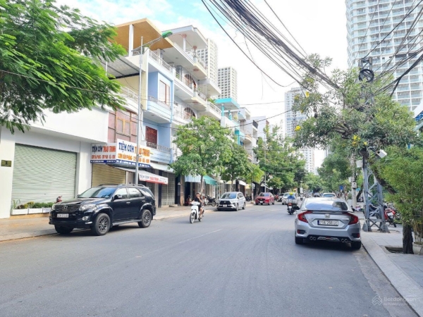 ban-nha-mat-tien-hoang-hoa-tham-nha-trang-4