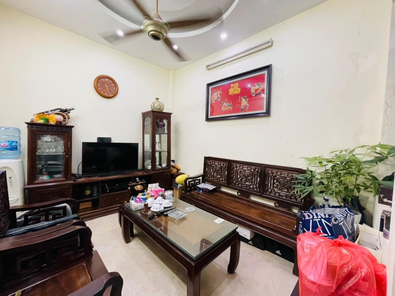 NHÀ ĐEP LƯƠNG ĐỊNH CỦA- TRUNG TÂM ĐỐNG ĐA- NGÕ THÔNG- OTO TRÁNH 20M- TẶNG NỘI THẤT- 40M2- NHỈNH 4 TỶ.